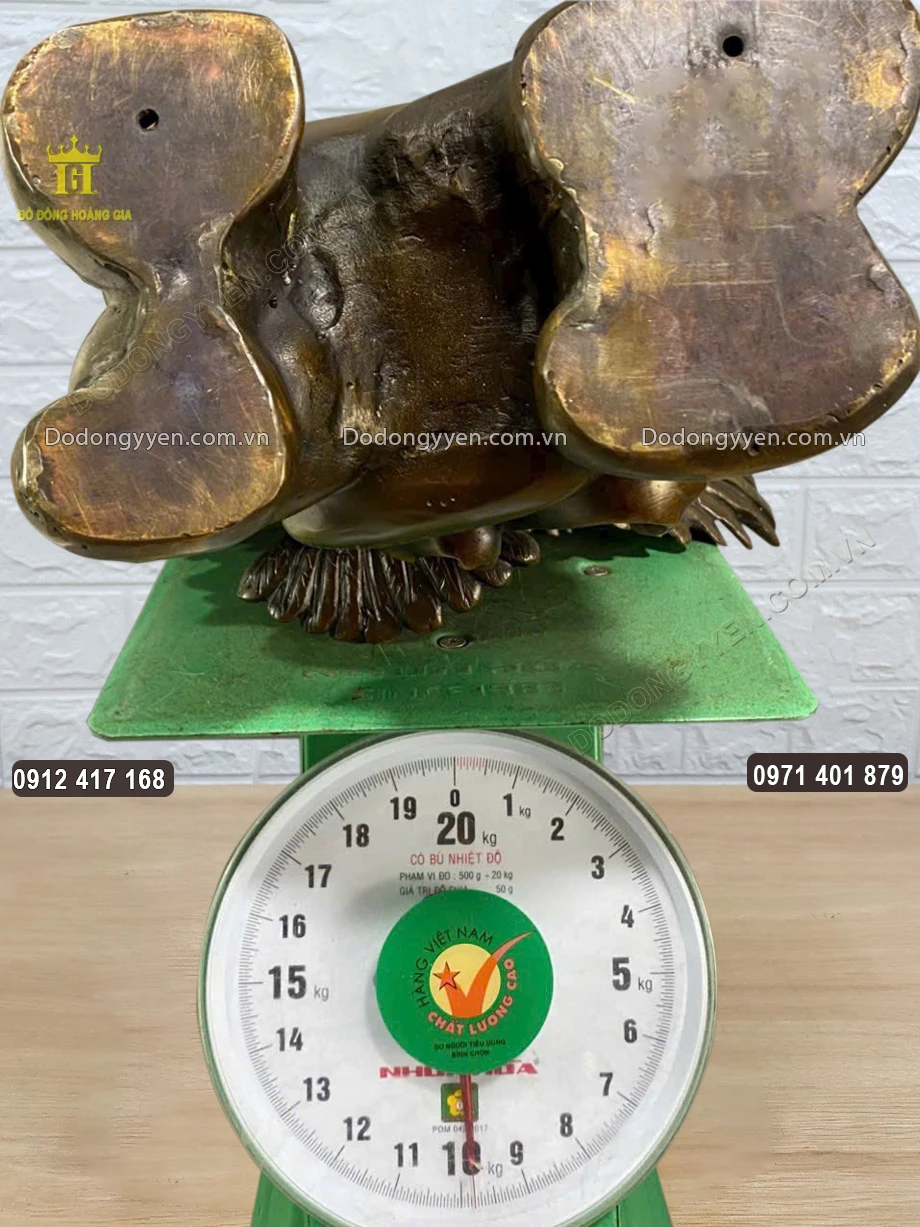 Vật phẩm c&oacute; c&acirc;n nặng gần 10Kg